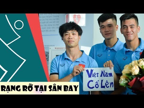 Công Phượng nhận lời chúc đáng yêu từ fan nữ tại sân bay trước khi sang Lào | HAGL Media