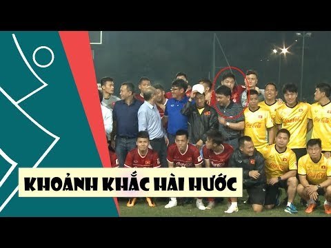 Xuân Trường 'bon chen' khi chụp ảnh tập thể, Văn Toàn chơi độc với kiểu ngồi lạ | HAGL Media