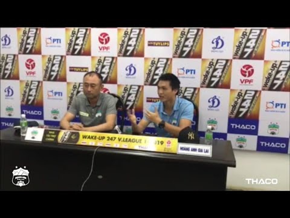 Tuấn Anh làm phiên dịch, hỗ trợ tân HLV Lee Tae Hoon trước trận ra mắt | HAGL Media