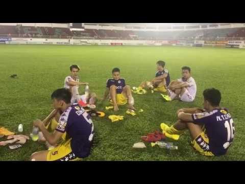 Văn Toàn, Hồng Duy hỏi thăm những người bạn Hà Nội sau trận siêu kinh điển HAGL và Hà Nội.