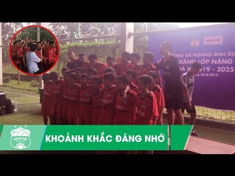 Tiết mục văn nghệ chào mừng ngày khai giảng của các học viên lớp năng khiếu khóa V