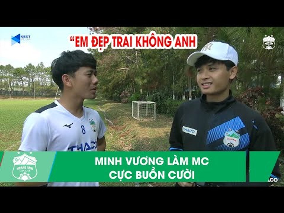 Minh Vương thử tài MC hỏi XOÁY cực hài tân phiên dịch viên điển trai của HAGL