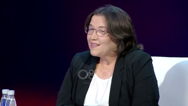 360 gradë - Gjikondi: Te dy krahët e politikës, e mbajnë peng