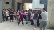 Ora News - Punonjëset e një fasoneri në Vlorë ngrihen në protestë, kërkojnë pagën e luftës