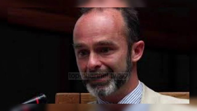 Top News - Eksperti juridik “lëshon bombën”: Në Kosovë, po bëhet grusht shteti!