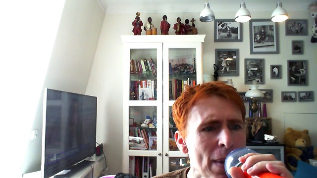 Wiwi égratigne share a line