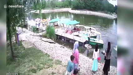 Chinese man jumps into pond regardless of backache to rescue drowning teens