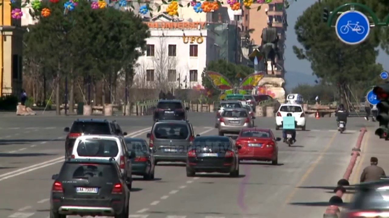 Top News - Kaosi me urdhërat/ Policia- lejohen makinat të dielën
