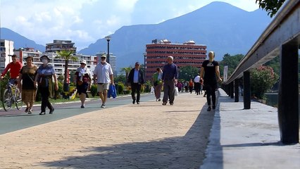 Ora News - Qytetarët presin me padurim rikthimin tek normaliteti