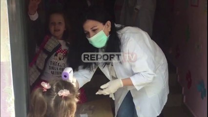Kopshtet e çerdhet në Elbasan mirëpresin fëmijët, dezinfektim duarve e matja e temperature me radhë