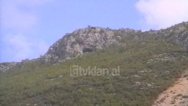 Policia zbulon autoret e grabitjes se thesarit te Krrabes (8 Maj 2000)