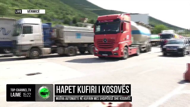 Hapet kufiri i Kosovës/ Mijëra automjete në kufirin mes Shqipërisë dhe Kosovës