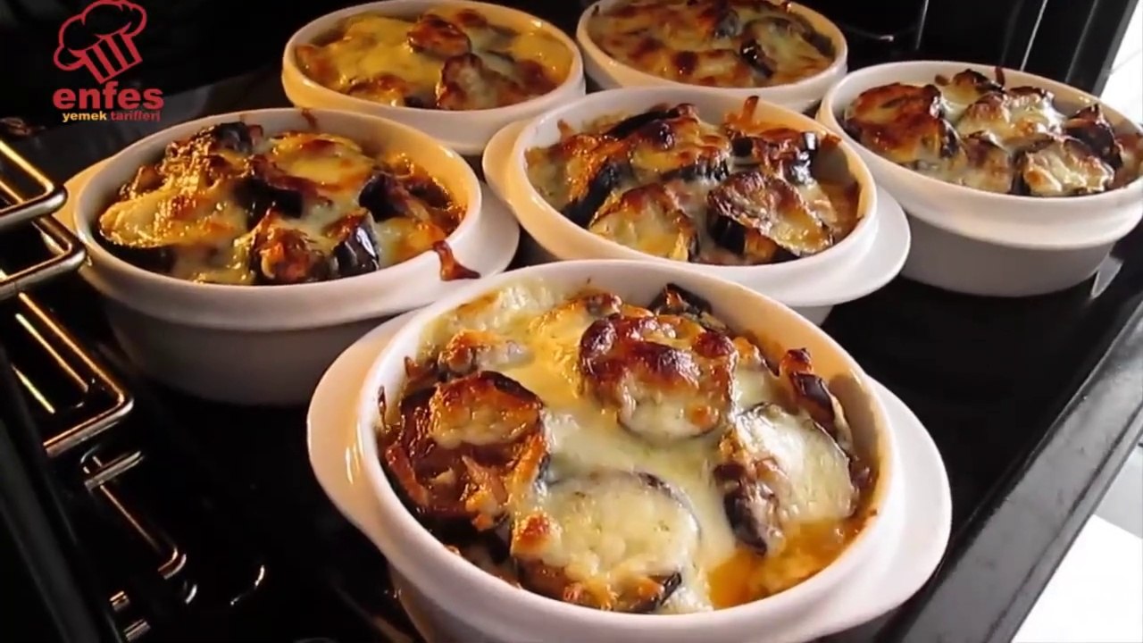 BİRAZ TAVUK VE PATATESİN VARSA AKŞAM YEMEĞİNİ ŞÖLENE ÇEVİREBİLİRSİNİZ FIRINDA PATATES PATLICAN DİZME