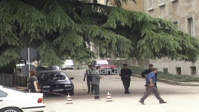 Kryeministri Meta masa për vizitën e Berishës në Vlorë - (11 Maj 2000)