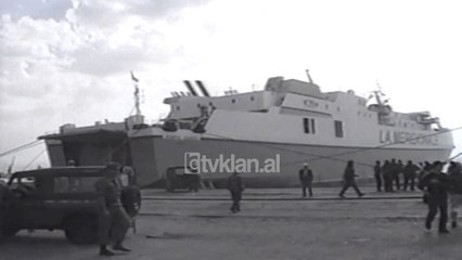 Anija luftarake franceze në Durrës - (14 Maj 2000)