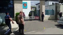Report TV - 34-vjeçari shpërthen portën e policisë dhe i kërcënon me pistoletën me gaz, arrestohet