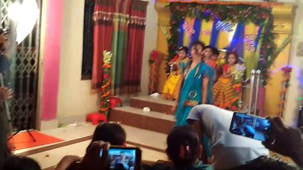 Skiny Girl Wow Dance