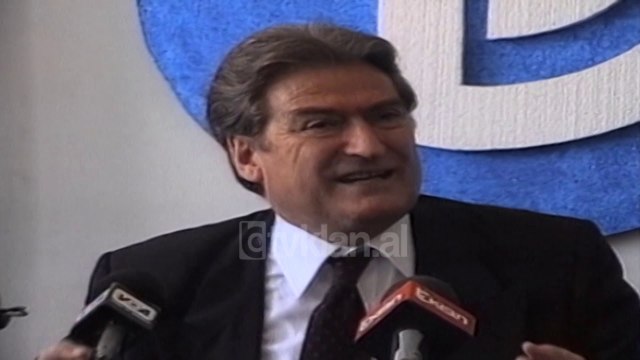 Sali Berisha konference per shtypin ne lidhje me mitingun e tij ne Vlore (13 Maj 2000)