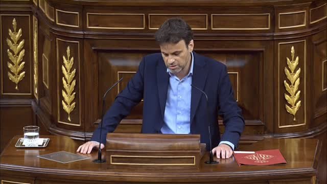 Asens a la ultraderecha: La libertad es incompatible con tener en una mano la cacerola y en la otra la bandera con una águila franquista