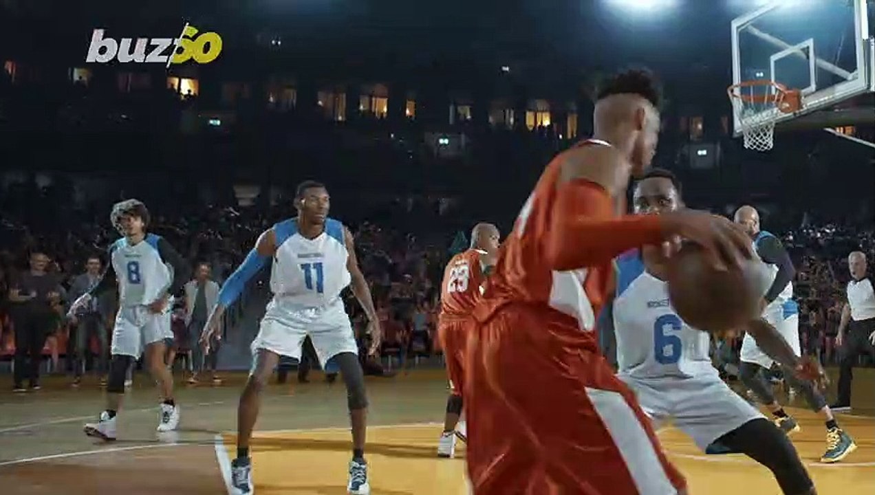 Amateur Basketball Player Sinks Incredible Back...