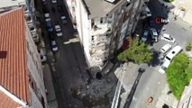 Güngören’de binanın teras duvarı yıkıldı: Şans eseri ölen ya da yaralanan olmadı