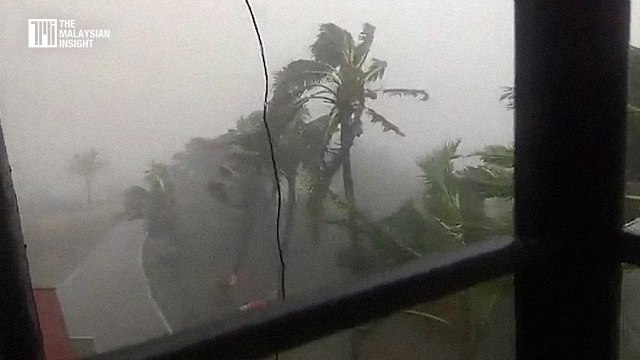 Nearly 100,000 evacuated as cyclone hammers India's west coast