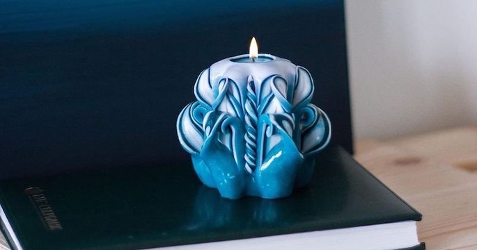Ces bougies taillées à la main ressemblent à de vraies fleurs