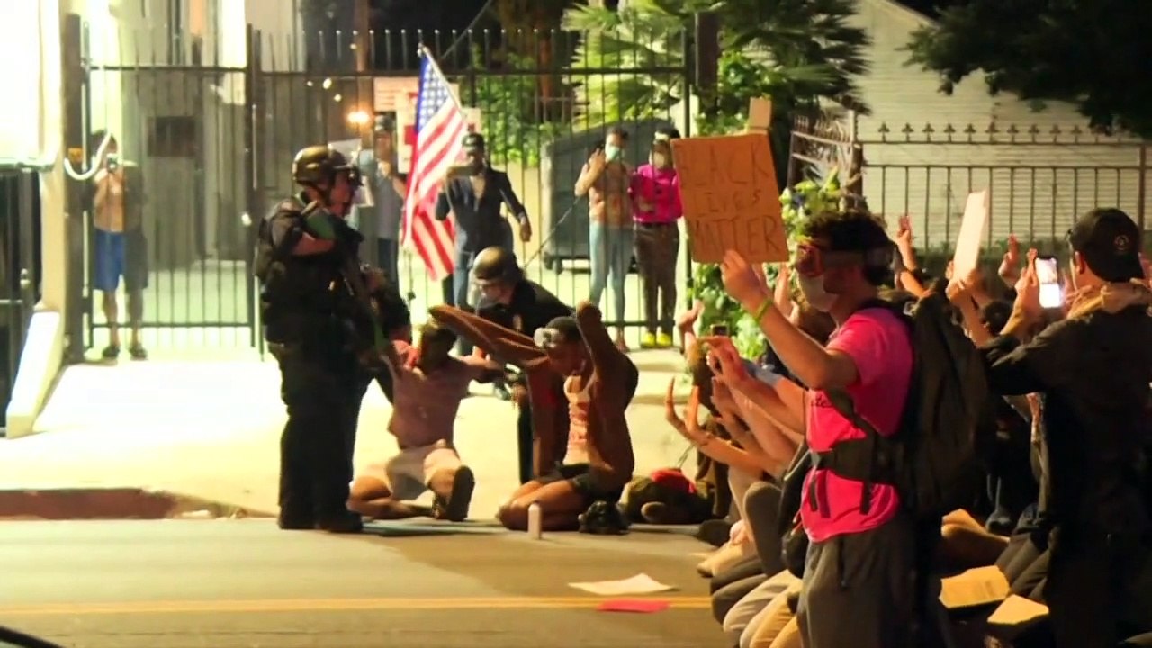 Protestos em Los Angeles recordam distúrbios do passado