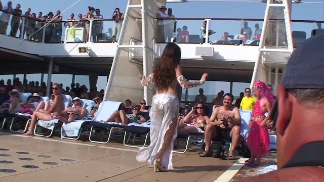 Belly Dancing in Turkey//Turkish Girls Dancing In Wedding Program
