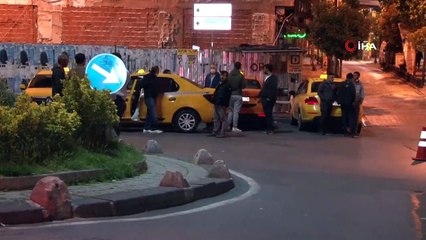 Video herunterladen: Başkent’te otomobil park halindeki kamyona çarptı: 1 yaralı