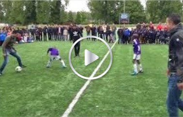 Van Persie arruinando los sueños de un niño de 6 años ¡Que poco corazón!