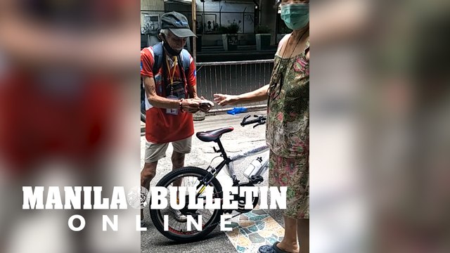 Old vendor’s surprise on being given a bike touches hearts