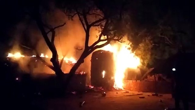 विवाद के चलते रामकृष्ण के परिजनों ने छेदीलाल के घर में लगाई आग
