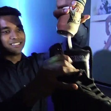 Tradition Australienne : boire dans une chaussure !