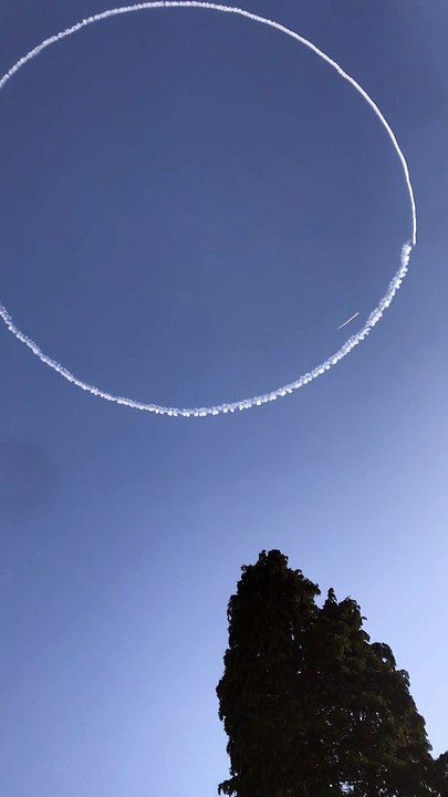 Cet énorme smiley sourire est tracé dans le ciel par un avion !