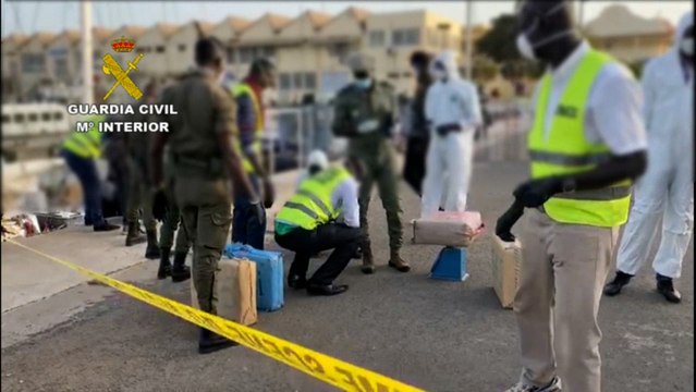 La Guardia Civil interviene un velero con 5,1 toneladas de hachís