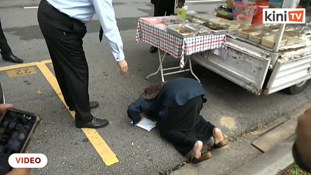 Terima kasih Ya Allah - Peniaga sujud syukur terima lesen lepas 35 tahun menunggu