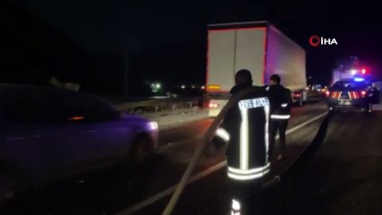 Tır kontrolden çıktı, ağır profil demirler yola saçıldı