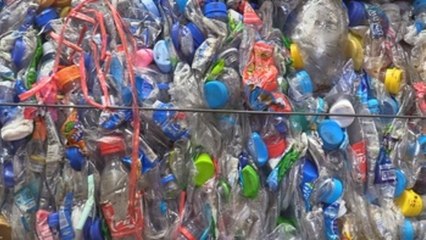 La COVID-19 deja una avalancha de plásticos y mascarillas en Tailandia