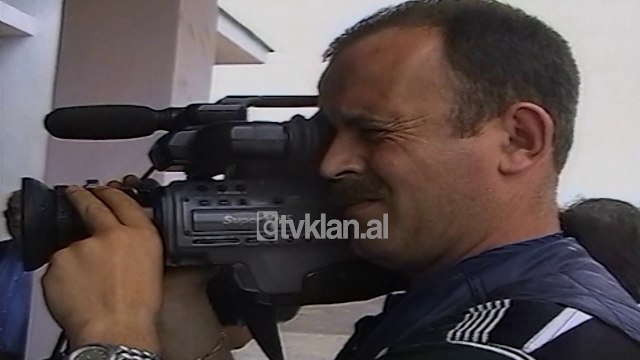 Fatos Nano kthehet nga SHBA-ja (16 Maj 2000)