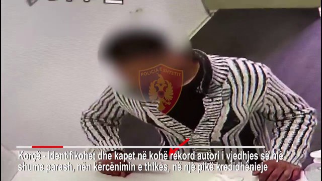 Ora News - Pa maskë, me një thikë në dorë, korçari grabit pikën e dhënies së kredive