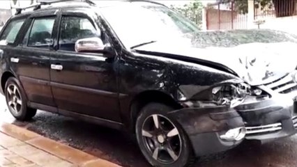 Veículos se envolvem em colisão no Bairro Cancelli