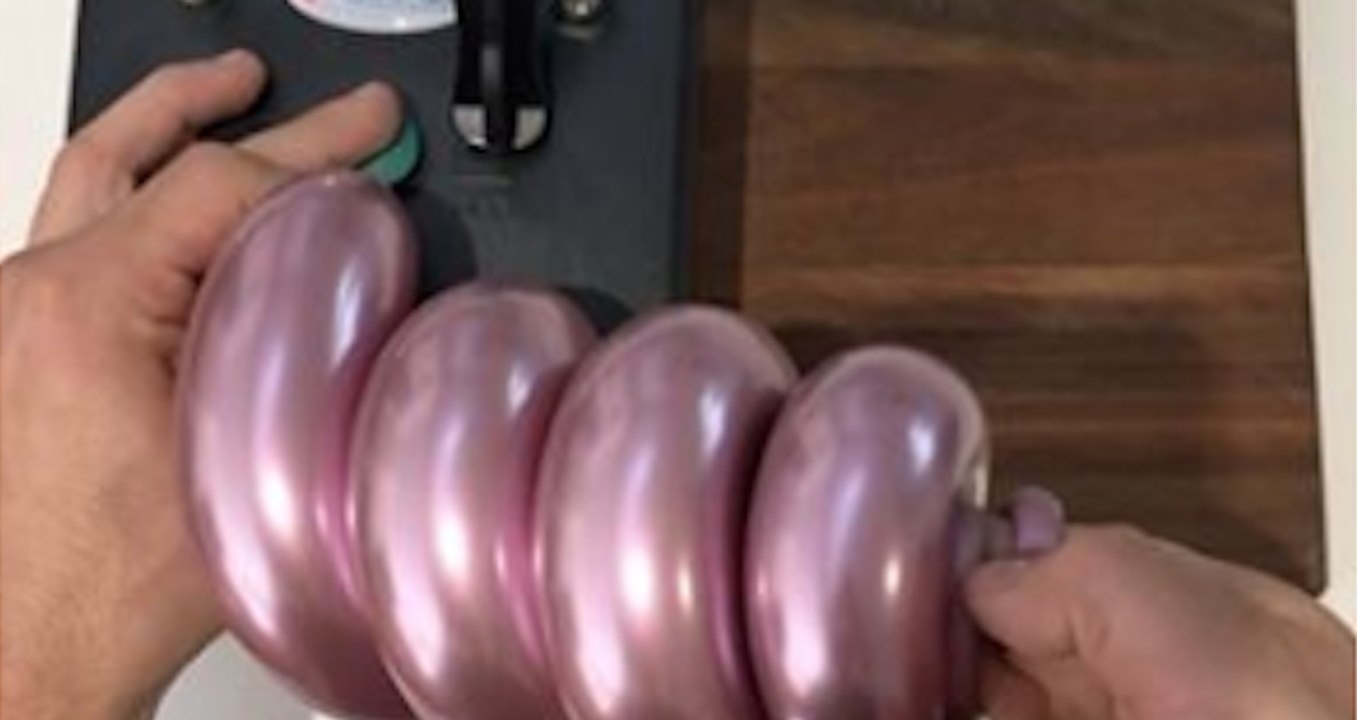 Le travail de ce sculpteur de ballons est impressionnant !