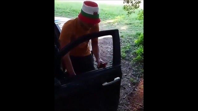 Ouvrir une bière avec la vitre de la voiture... mauvaise idée