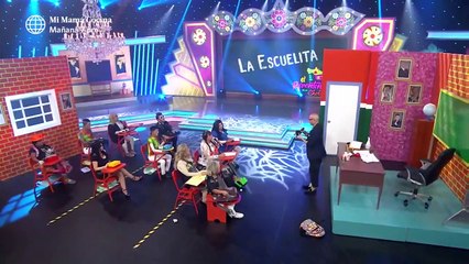 Carlos Cacho llegó  a " la escuelita" de los estilistas