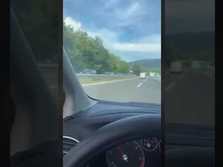 Qytetarët "ikin" nga ora policore, bllokohet Ohri