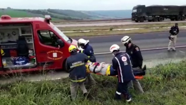 Médica fica ferida após carro capotar na rodovia BR-163