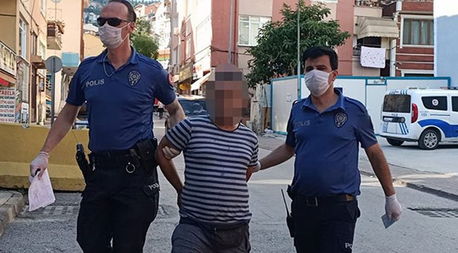 Tramvaya maskesiz bindiği için uyaran güvenlik görevlisi kadını darbetti