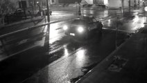 Vídeo mostra carro entrando na contramão e atingindo caminhonete na Rua Pio XII