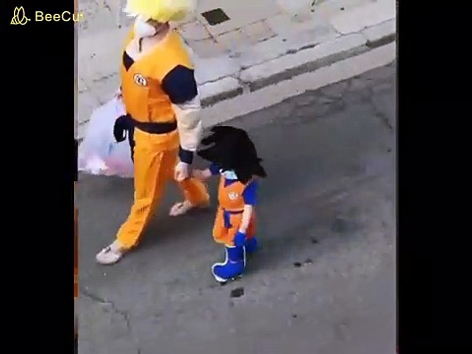 Sacando la basura con traje de dragon ball z